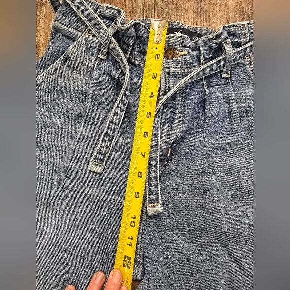 Hollister Ultra High Rise Mom Jeans Vintage Stretch Paper Bag Belted Raw Hem - Picture 4 of 7